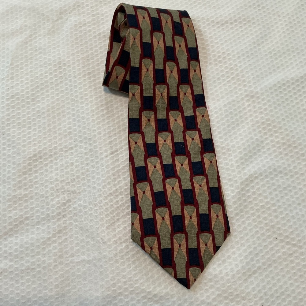 Stylish Patterned Tie in Red and Tan